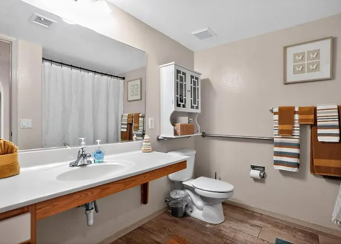 Holiday home Relaxing Retreat With King Bed And Private Entrance *