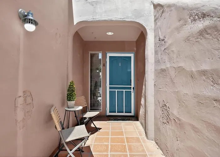 Relaxing Retreat With King Bed And Private Entrance *