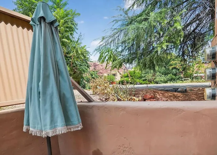 Relaxing Retreat With King Bed And Private Entrance *